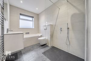 Family Bathroom- click for photo gallery